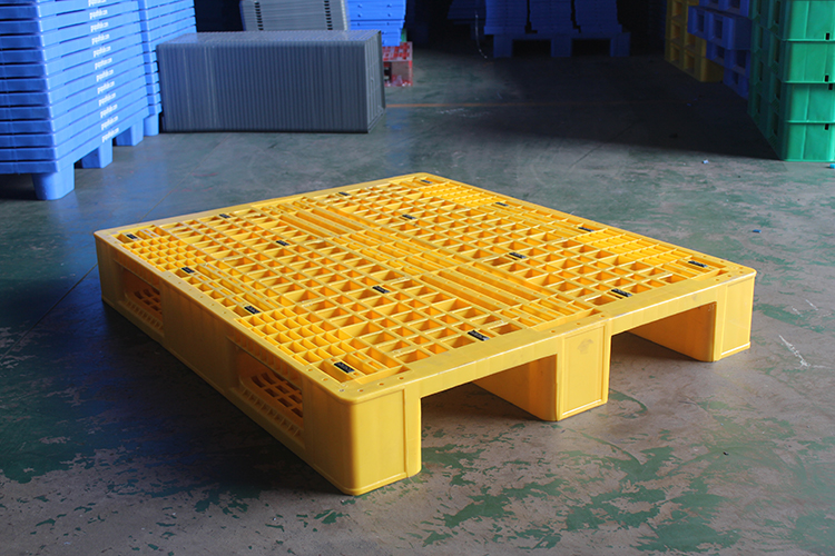 南寧塑料生產(chǎn)廠家直銷網(wǎng)格田字塑膠托盤(pán)單面塑膠卡板